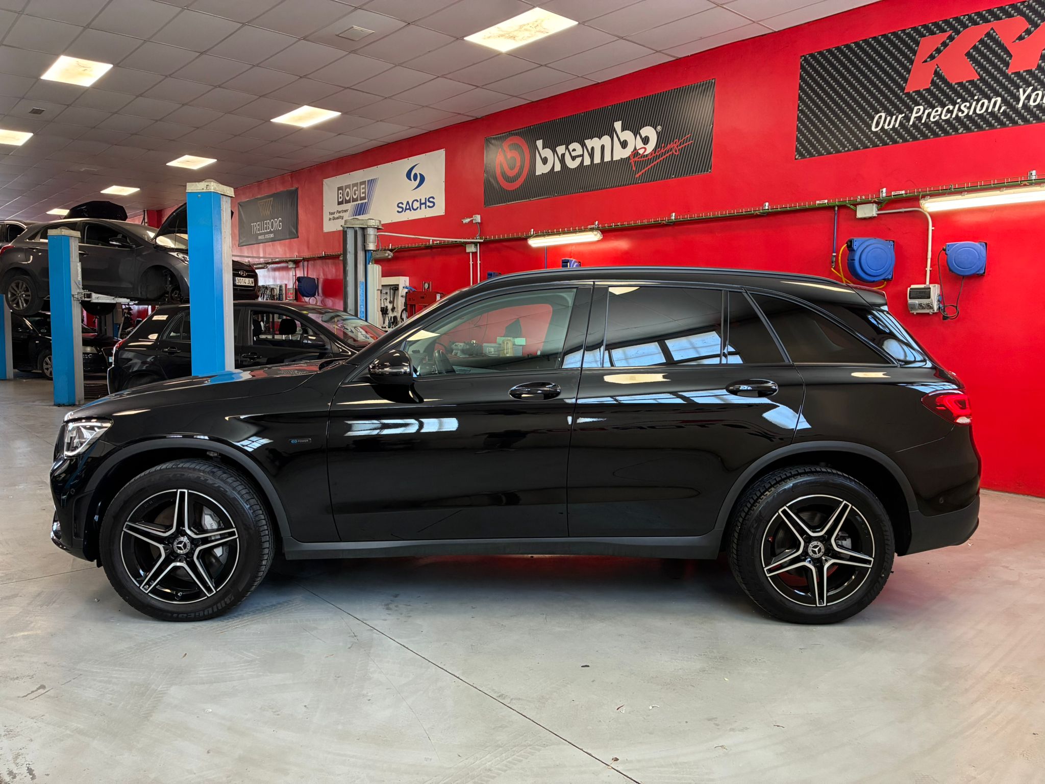 MERCEDES BENZ GLC 300e AMG