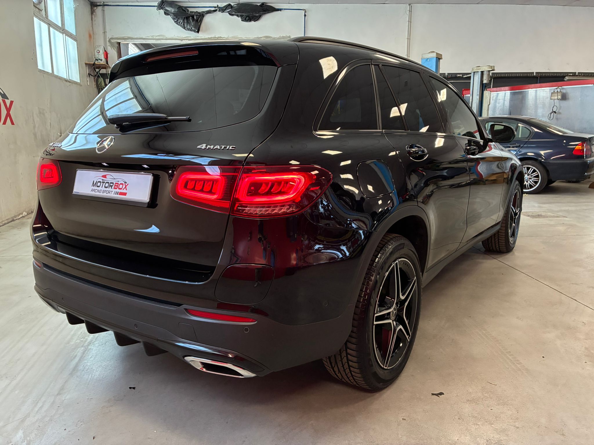 MERCEDES BENZ GLC 300e AMG