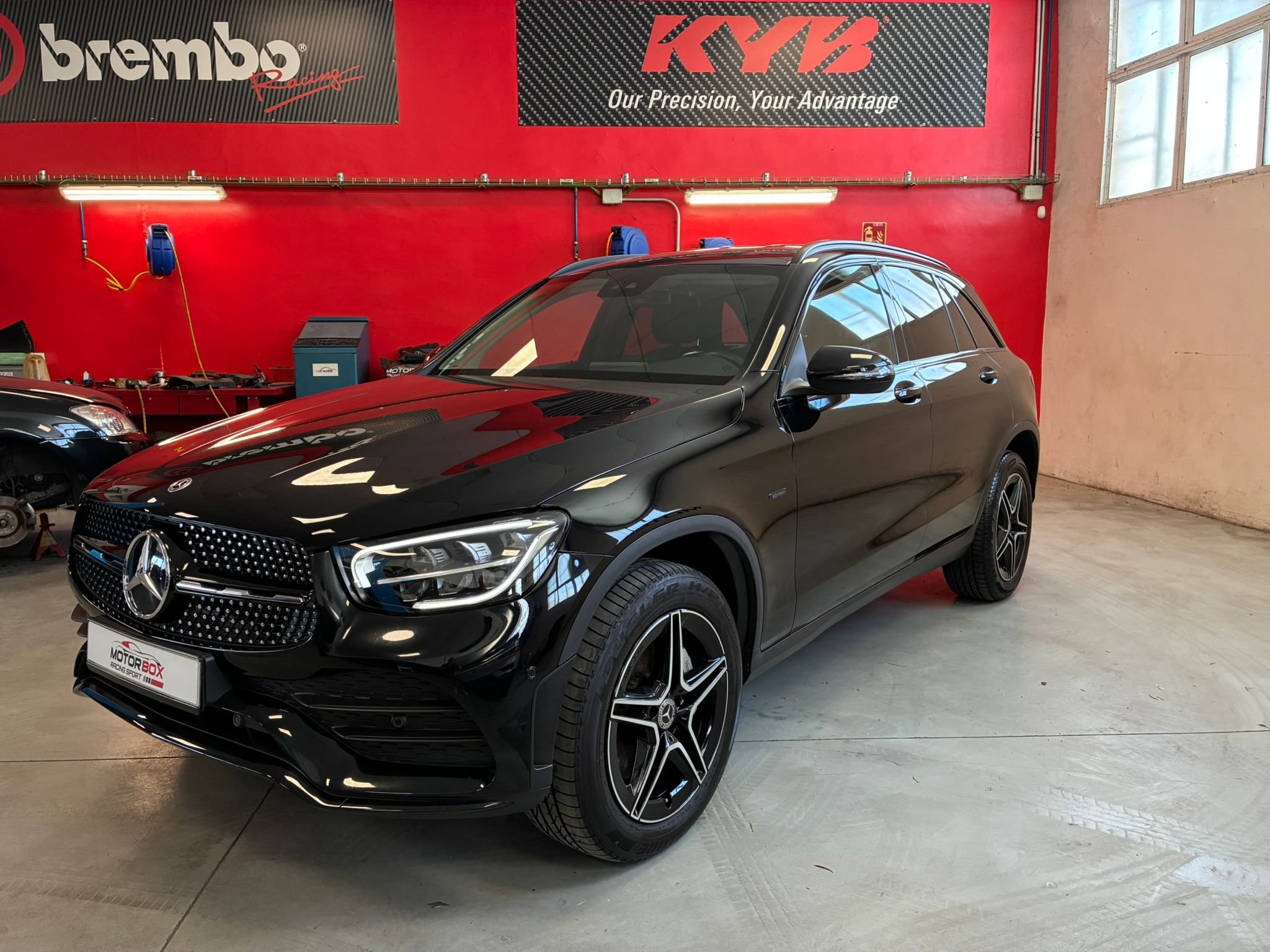MERCEDES BENZ GLC 300e AMG