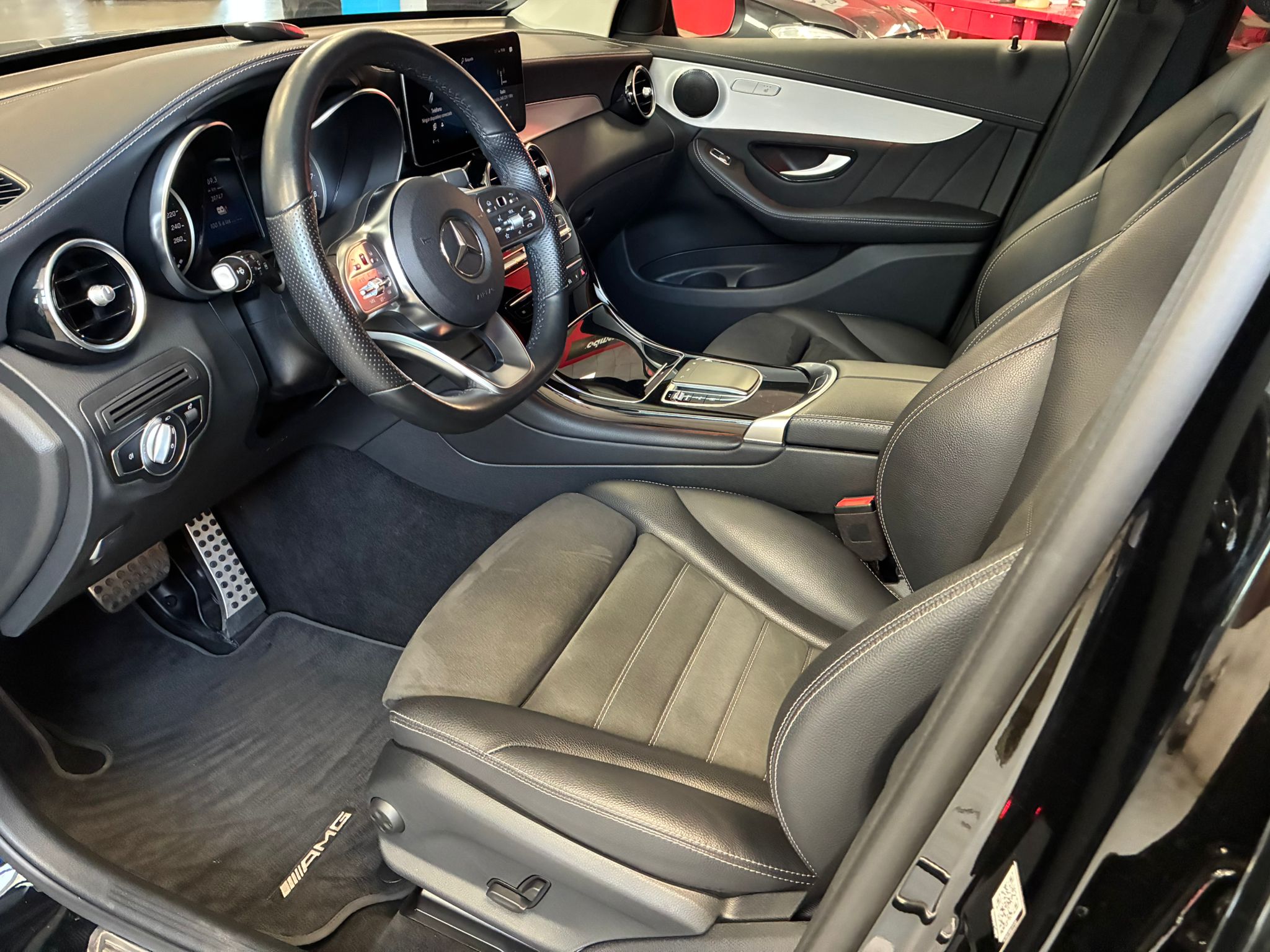 MERCEDES BENZ GLC 300e AMG