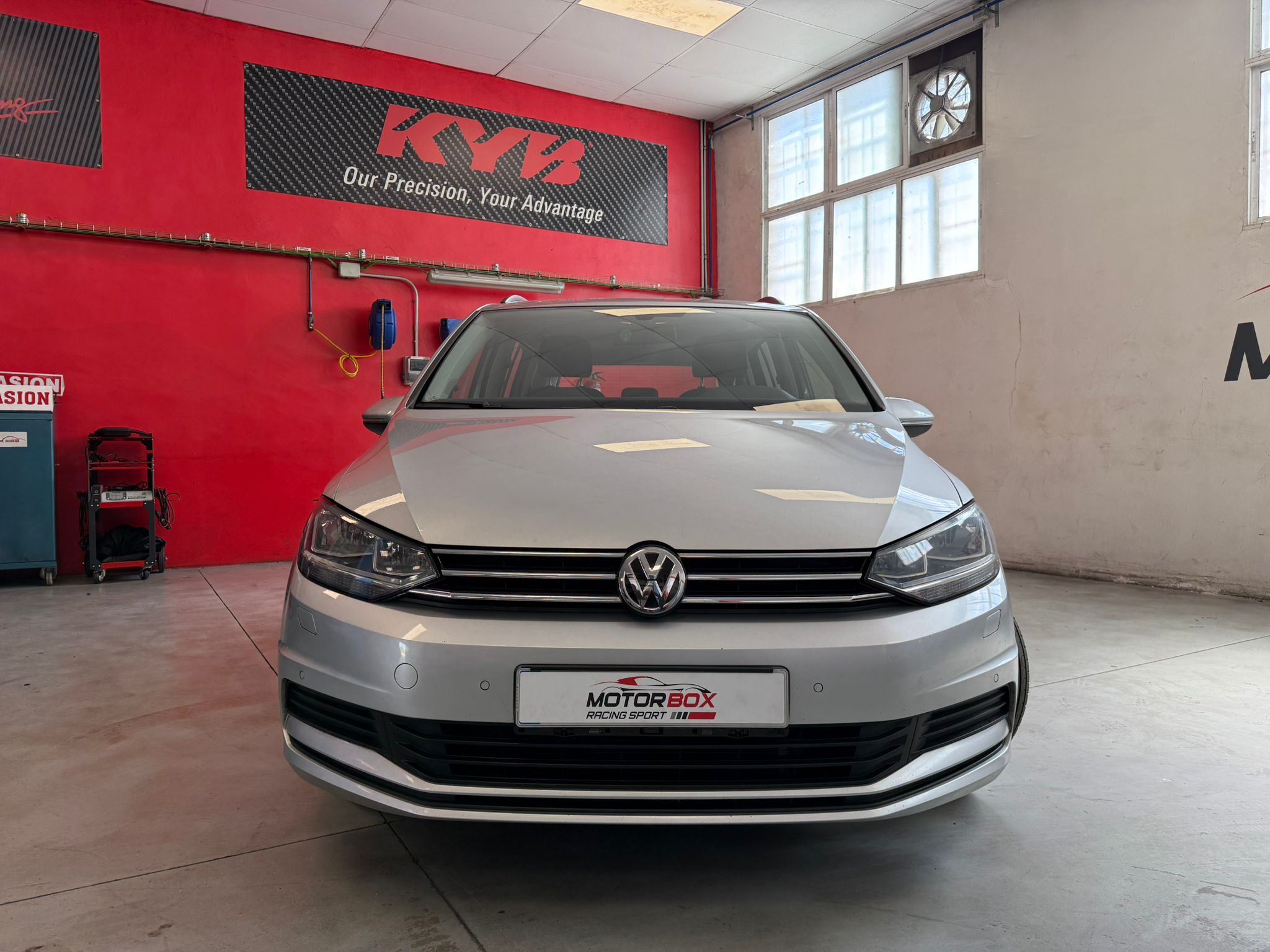 VOLKSWAGEN TOURAN