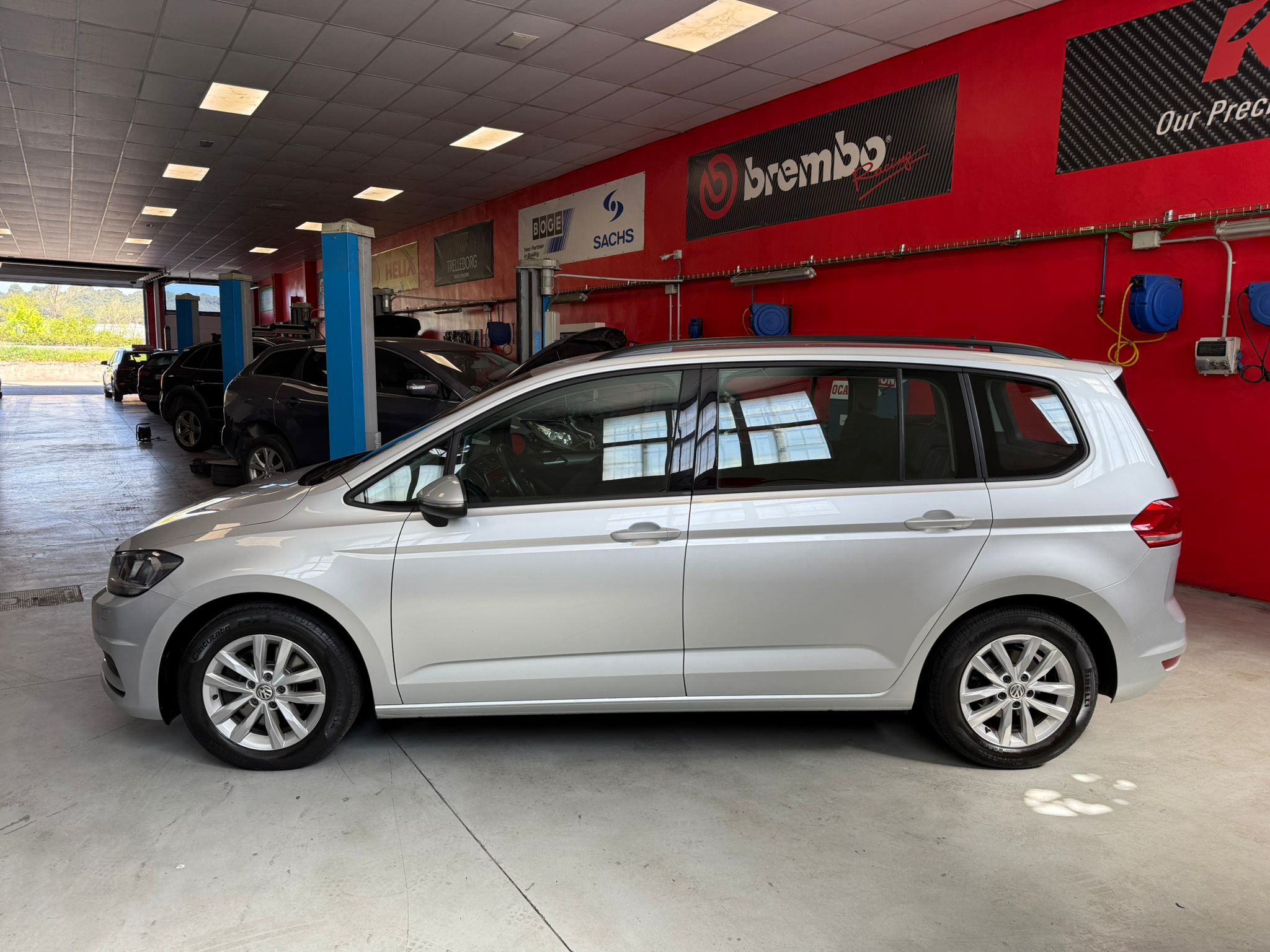 VOLKSWAGEN TOURAN