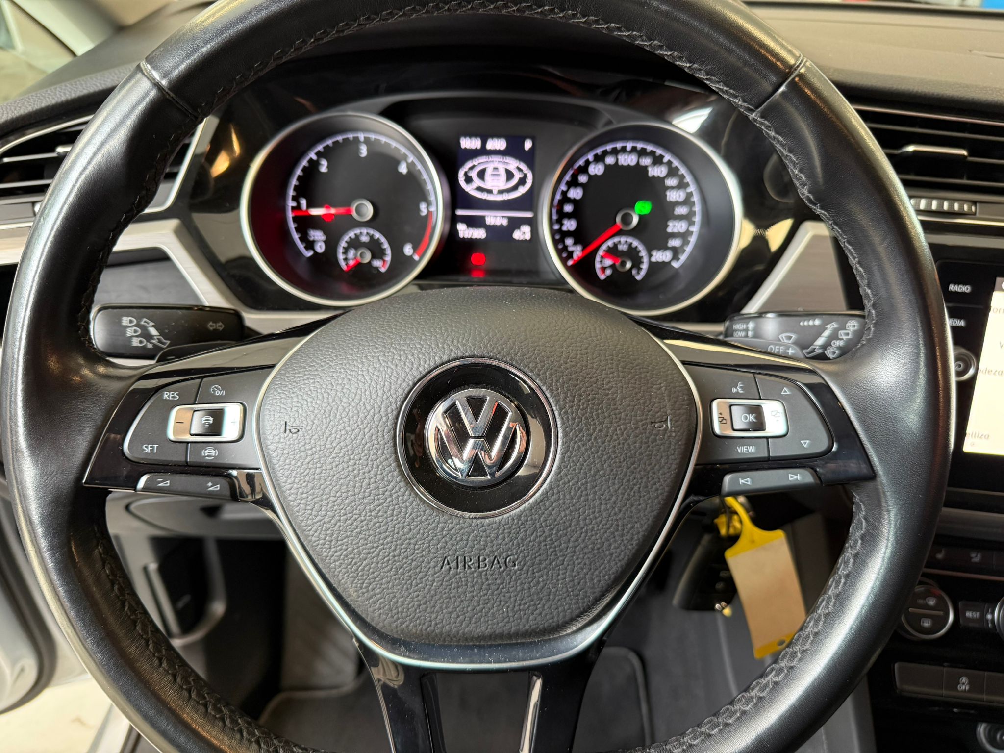 VOLKSWAGEN TOURAN