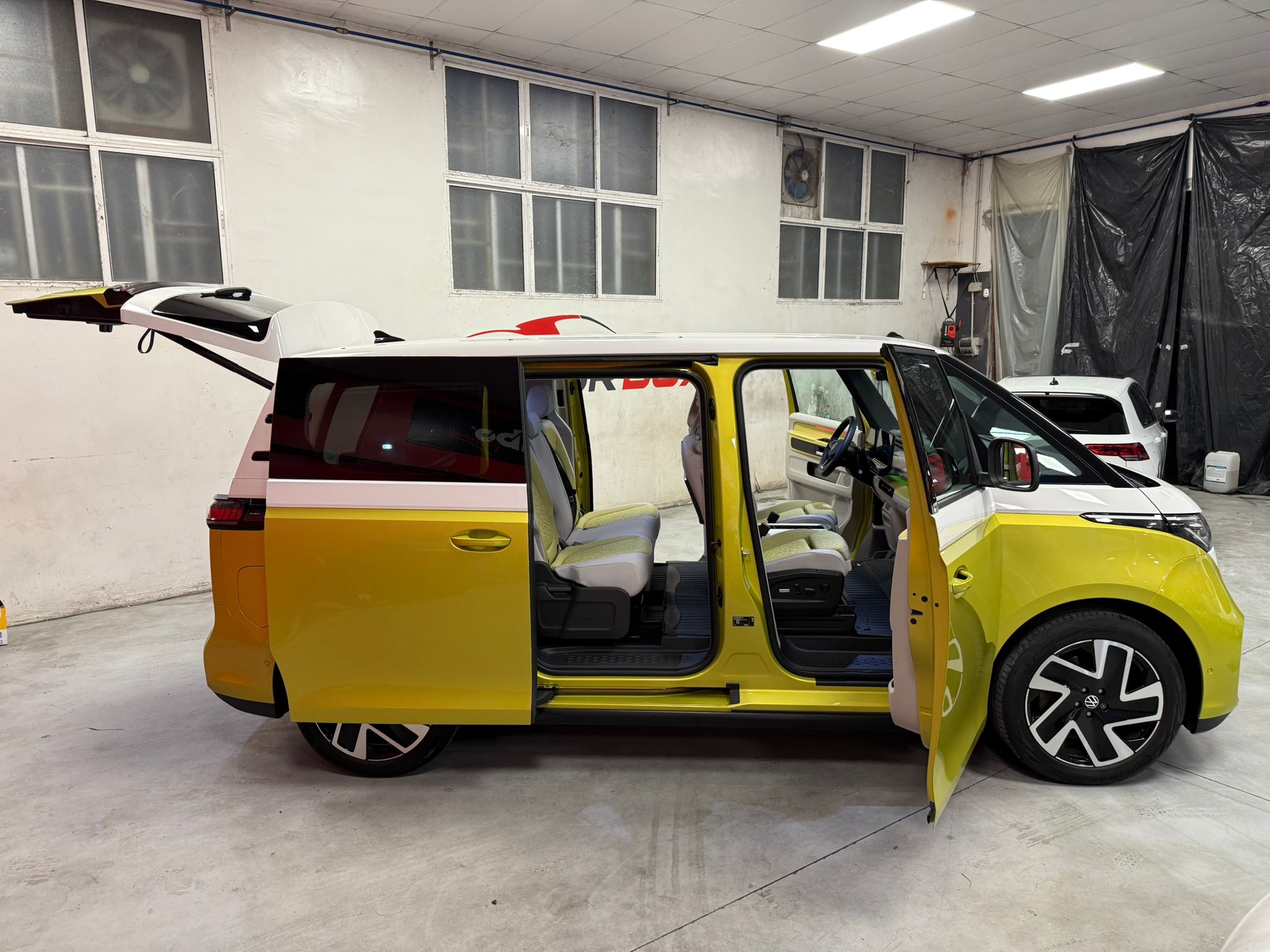 VW ID.BUZZ PRO